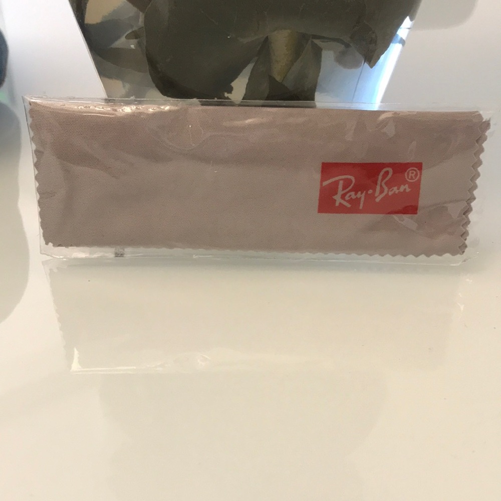 Ray-Ban Sunglass Case and Microfiber Lens Cloth - BRAND NEW! - Picture 6 of 9